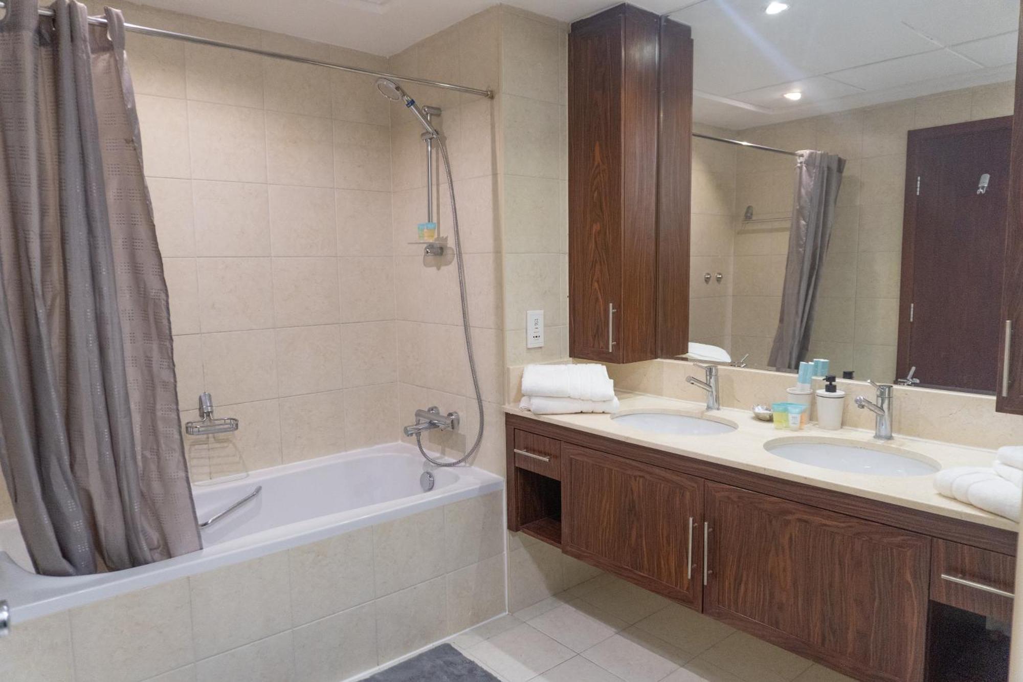 Ferienwohnung Downtown Oasis, Burj Khalifa Views, Luxury Amenities Dubai Exterior foto