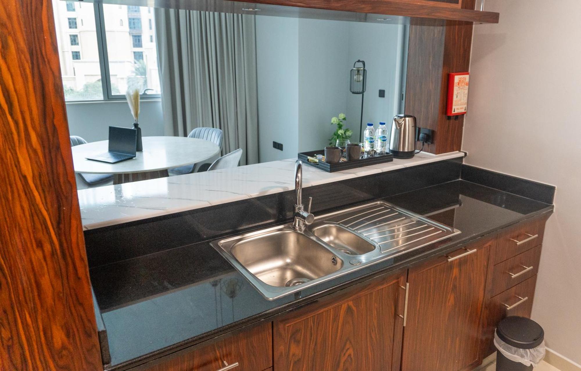 Ferienwohnung Downtown Oasis, Burj Khalifa Views, Luxury Amenities Dubai Exterior foto